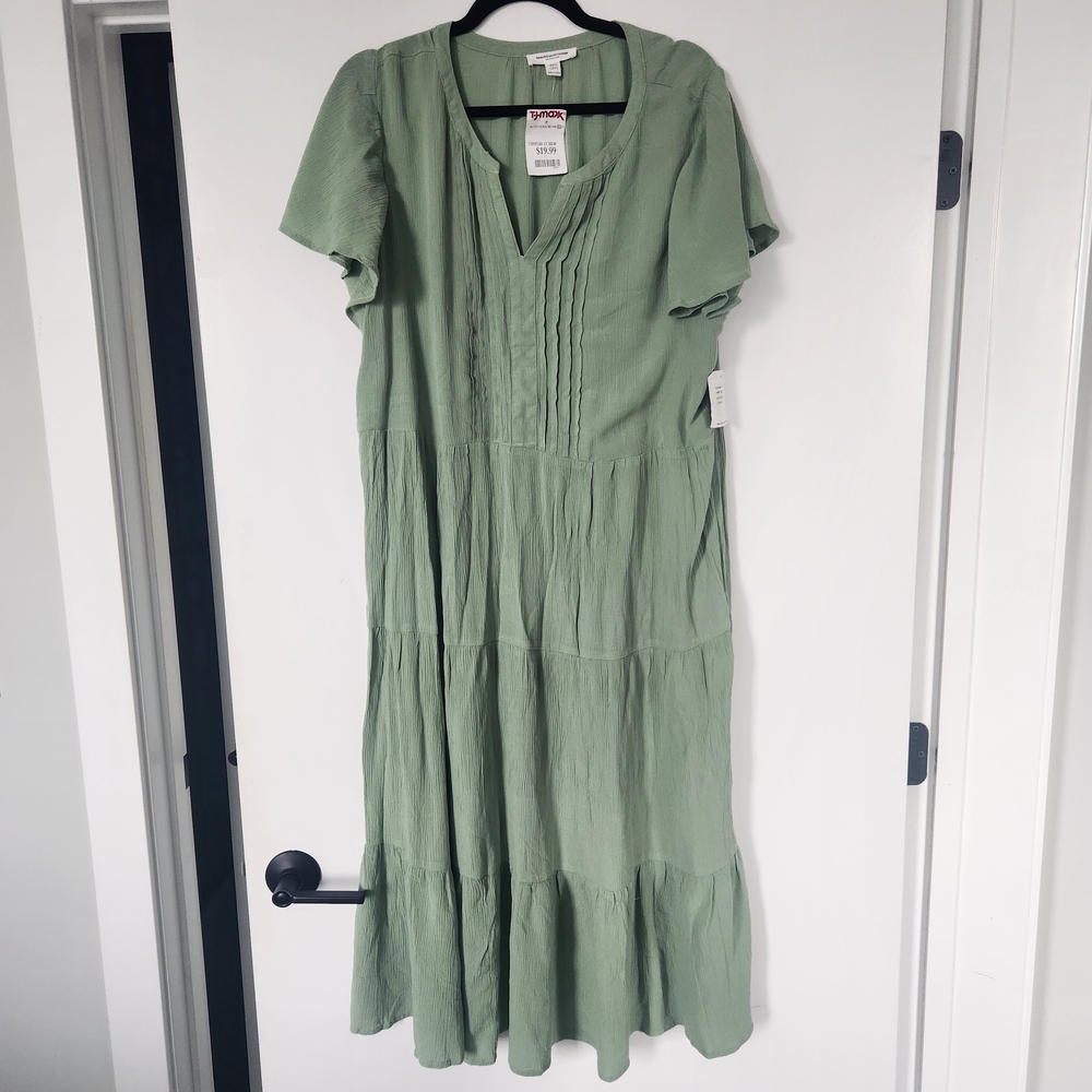 BeachLunchLounge Sage Green Short Sleeve Dress